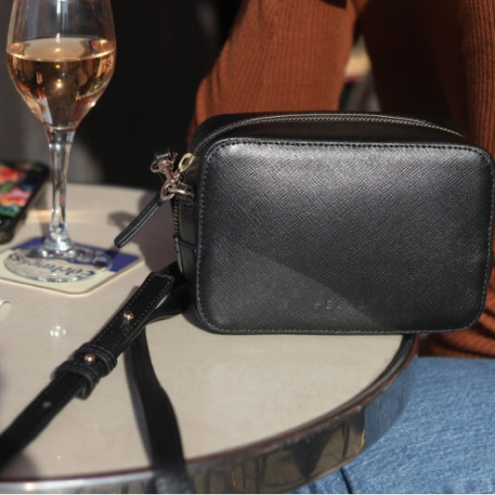 AS NEW Peelo Saffiano leather crossbody bag RRP €225 Irish designer label
